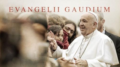 Đức Phanxicô Sắp Công Bố Tông Huấn Đầu Tiên Của Ngài : Evangelii Gaudium